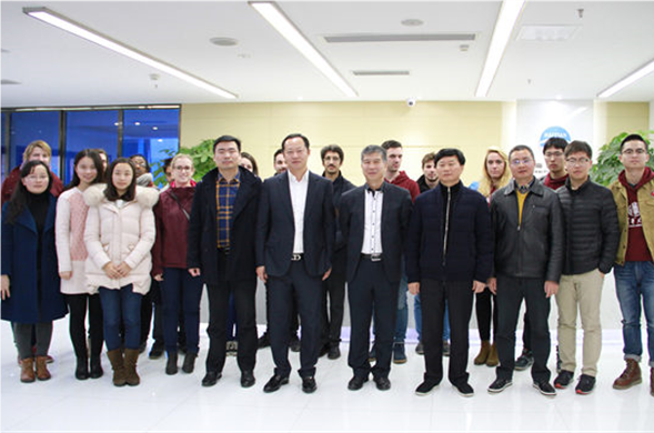 清华大学左剑恶教授携欧美留学生到壹定发最新官方网站集团交流学习